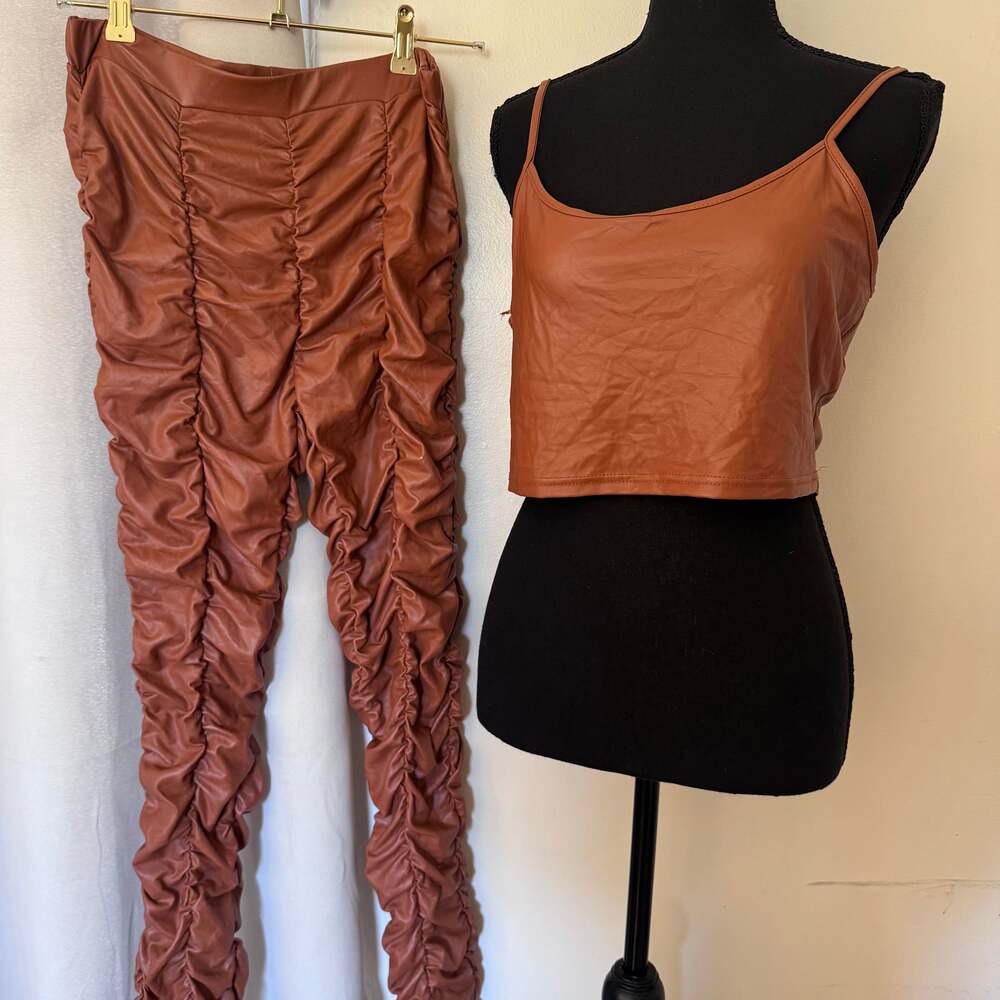 Daisy Spaghetti strap crop top and High-Waist Cinched Legging in Chestnut Shine